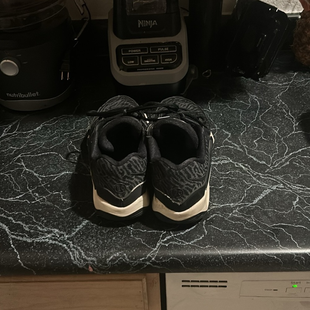 Kevin Durant 16s boardroom - Picture 3 of 4